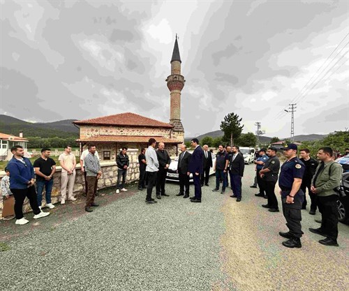 Valimiz Sayın Meftun DALLI ve Kaymakamımız Sayın Yasin CEVİZCİ ile beraber İlçemiz Bolatlar Köyü Ömürbey Camiinde incelemelerde bulundu.