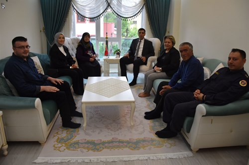 Kaymakamımız Sayın Yasin CEVİZCİ ve eşi Fatma Betül CEVİZCİ hanımefendi ilçemiz Gazilerini ziyaret etti.