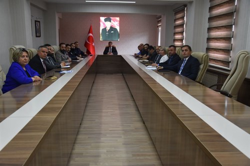 Kaymakamımız Sayın Yasin CEVİZCİ başkanlığında “Kurum Amirleri Toplantısı” gerçekleştirildi.